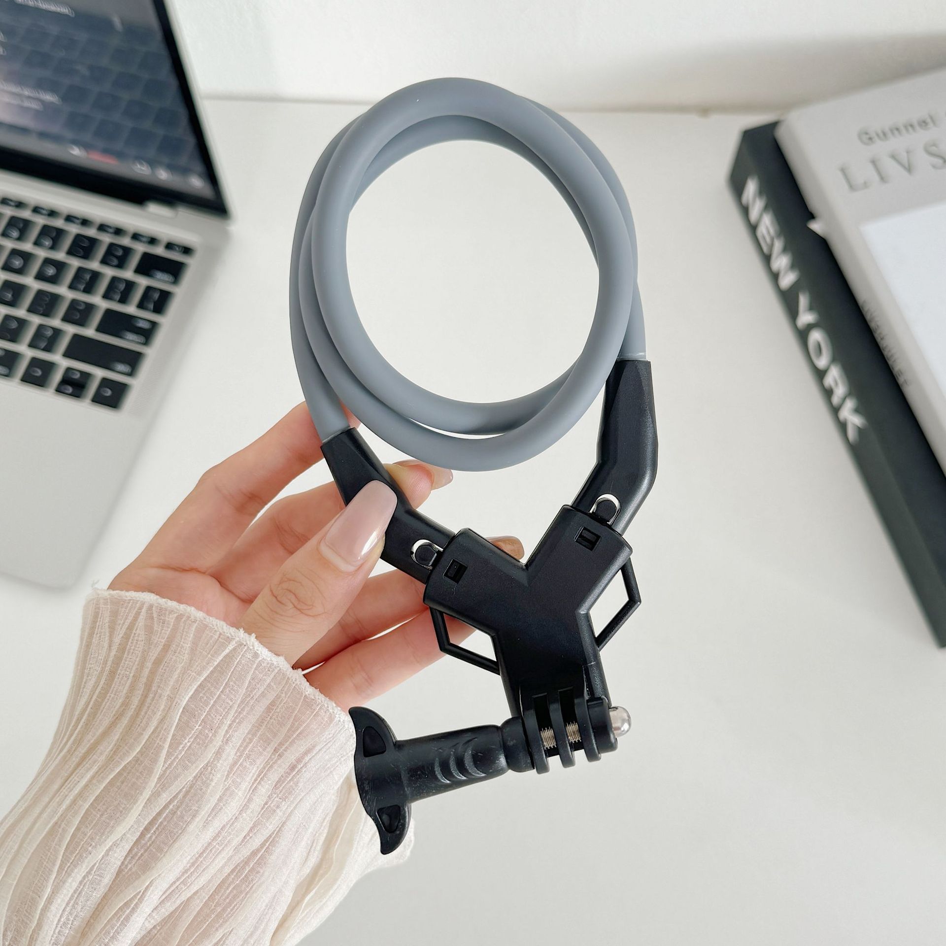 运动相机挂脖支架硅胶柔性项圈颈部适用大疆拍摄小巧轻便第一视角