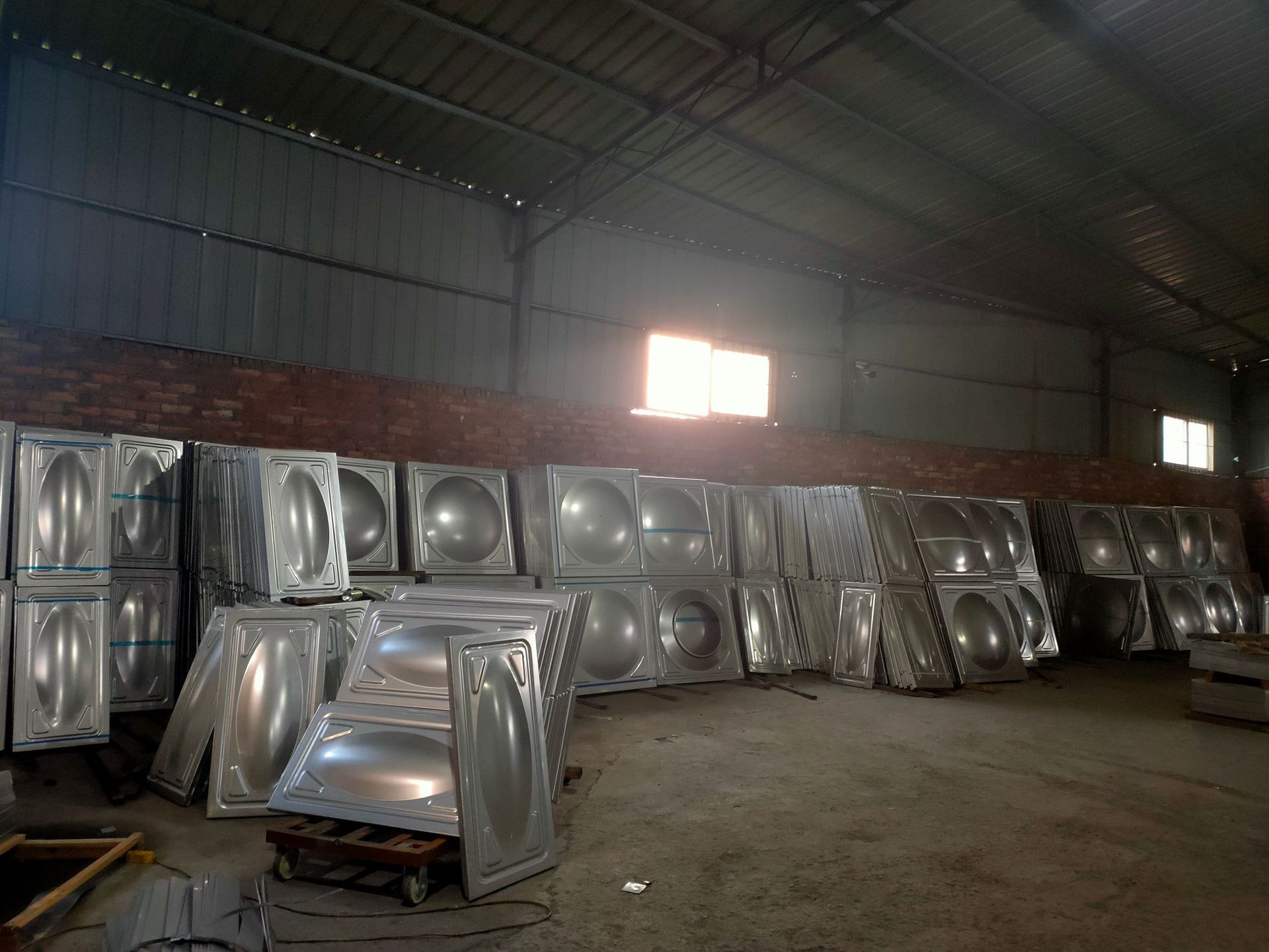 长期供应不锈钢水箱板材304不锈钢水箱板材不锈钢水箱冲压板