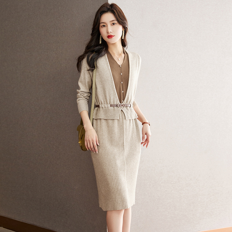 毛衣裙秋冬配大衣韩版温柔风软糯假两件套包臀连衣裙新款针织衫女