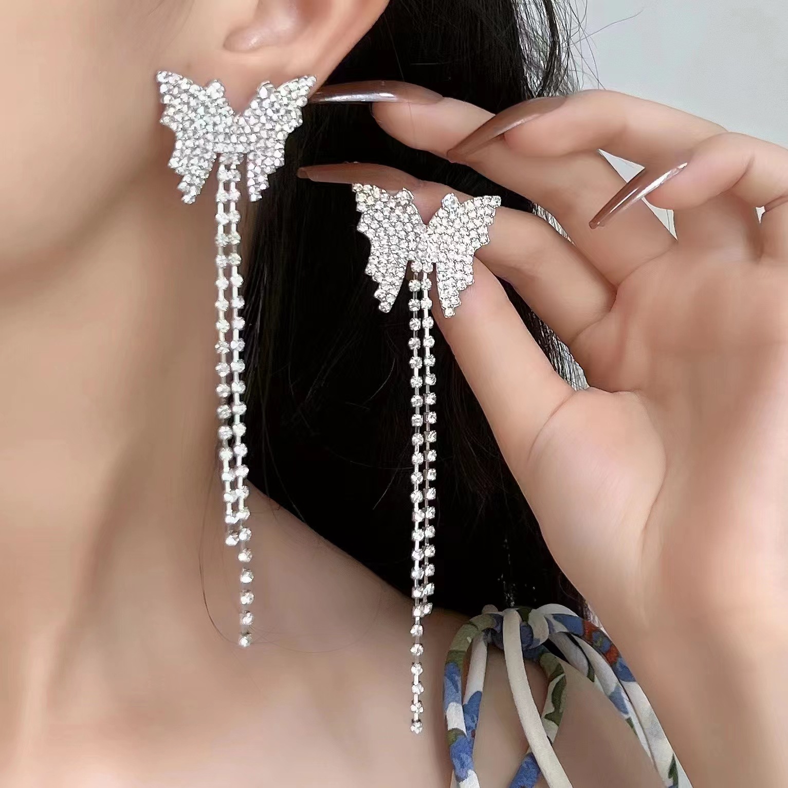 2022 New Butterfly Claw Chain Tassel Earrings Sterling Silver Needle Fashion Graceful Personality High-Grade Earrings