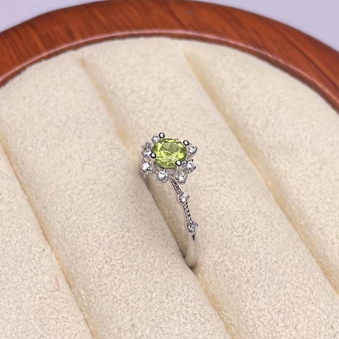 女士饰品戒指天然橄榄石圆形戒指s925银镶橄榄石戒指花型女款批发