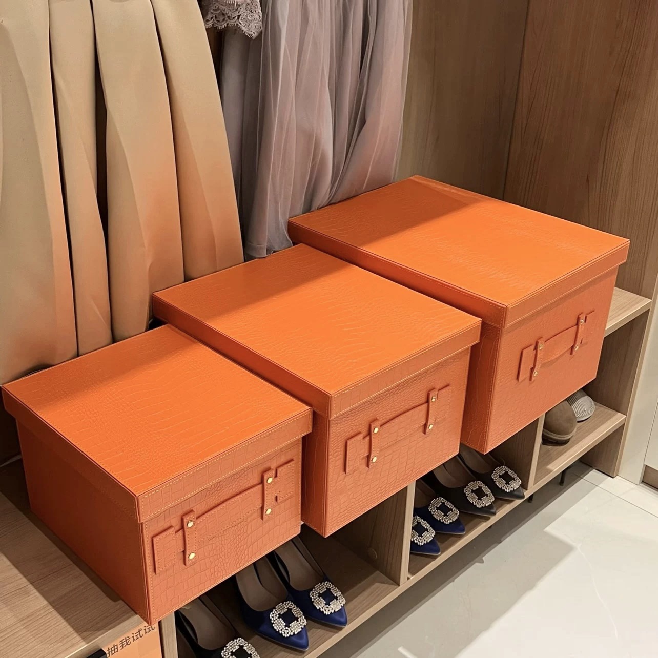 整理箱家用收纳箱衣服整理箱衣柜衣帽间衣物收纳盒皮革样板间装饰