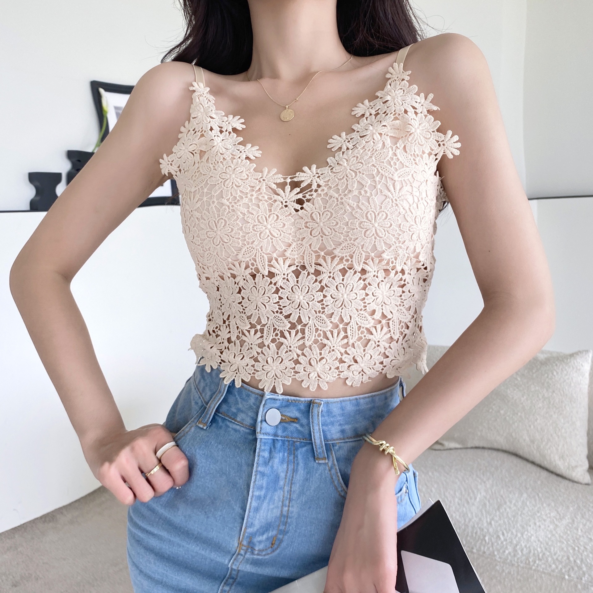 Fashion Sexy Lace Cutout Small Sling Vest Anti-Walking Push up Wrapped Chest Breathable Underwired Bottoming Underwear Wholesale