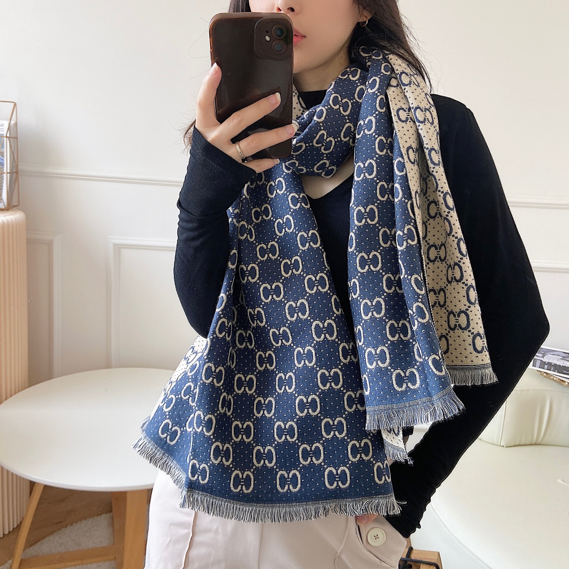 2022秋冬季新款时尚仿羊绒拉毛银丝字母cc围巾女双面保暖加厚披肩