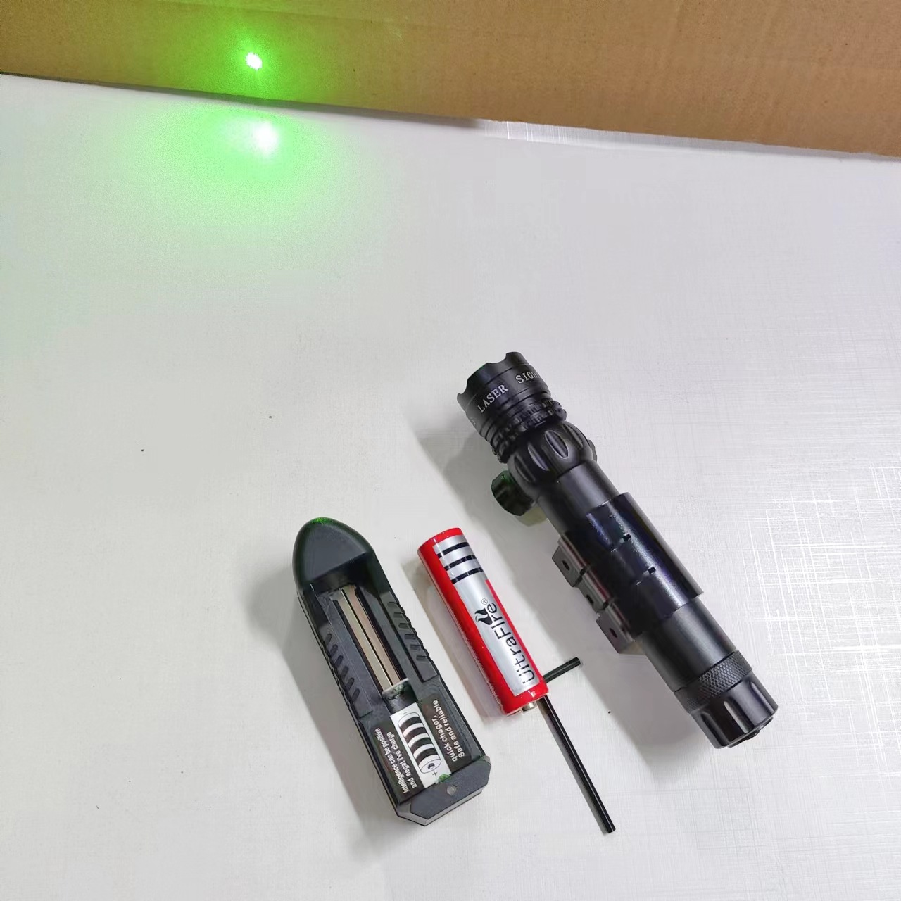绿光激光瞄准器可调节红外镭射定点仪绿色瞄准仪教鞭激光教鞭
