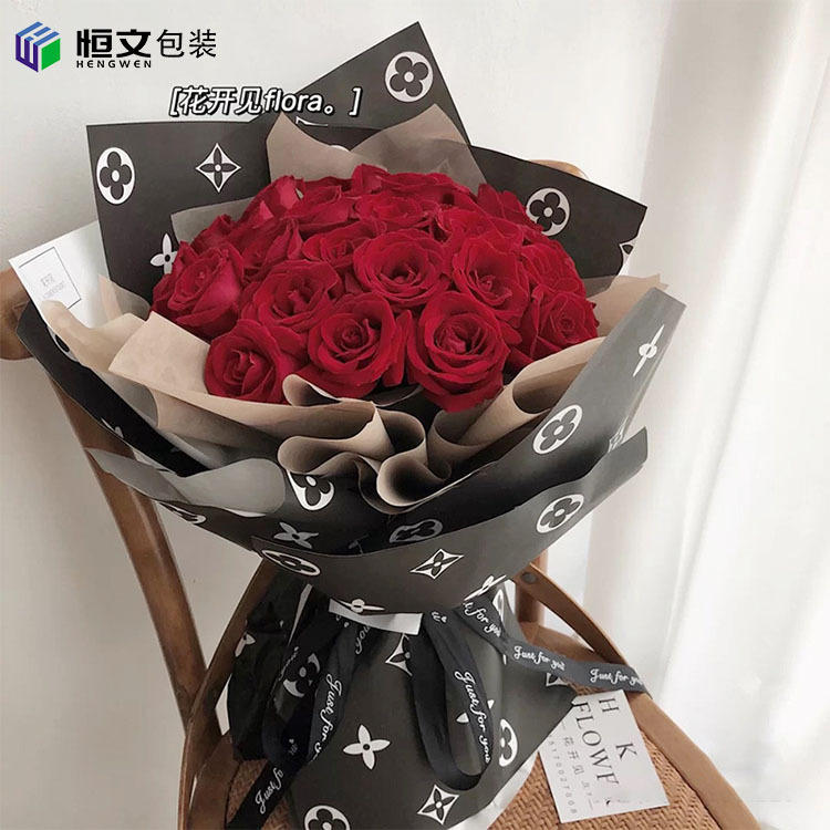 情人节鲜花包装纸批发欧雅草莓花束包花纸花店花艺材料小香风花束