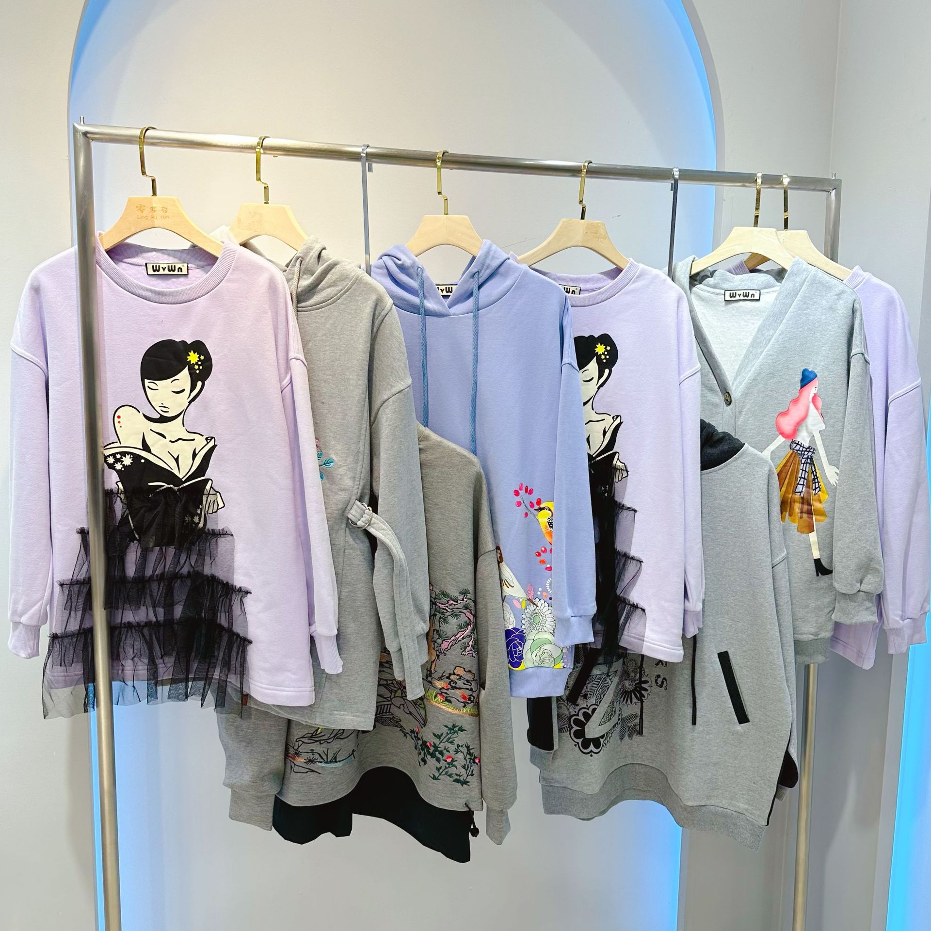 服装厂家一手货源批发品牌外贸女装尾单清货衣服专柜撤柜大码卫衣