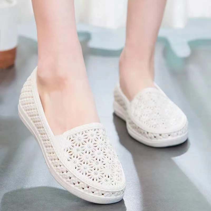 Women's Sandals Summer 2021 Casual Soft Bottom Middle-Aged and Elderly Mom Shoes Low-Top Breathable Hole Shoes One Piece Dropshipping
