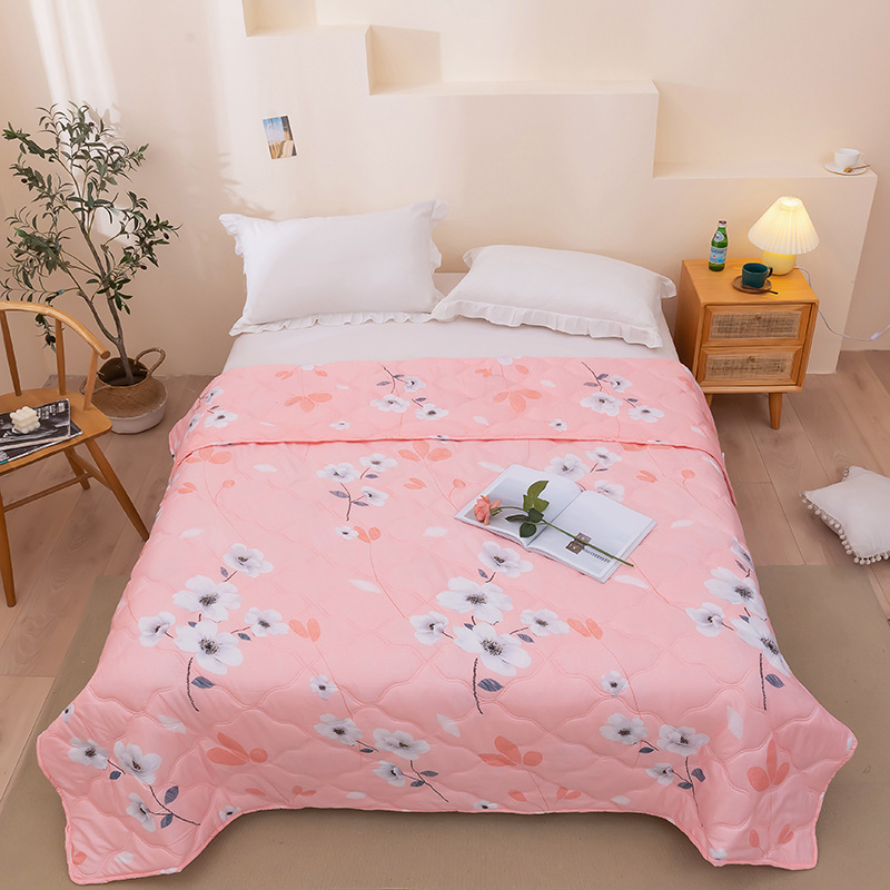 Summer Company Event Gift Summer Quilt with Gift Box Airable Cover Opening Promotion Gift Summer Cooling Duvet Insert Thin Duvet