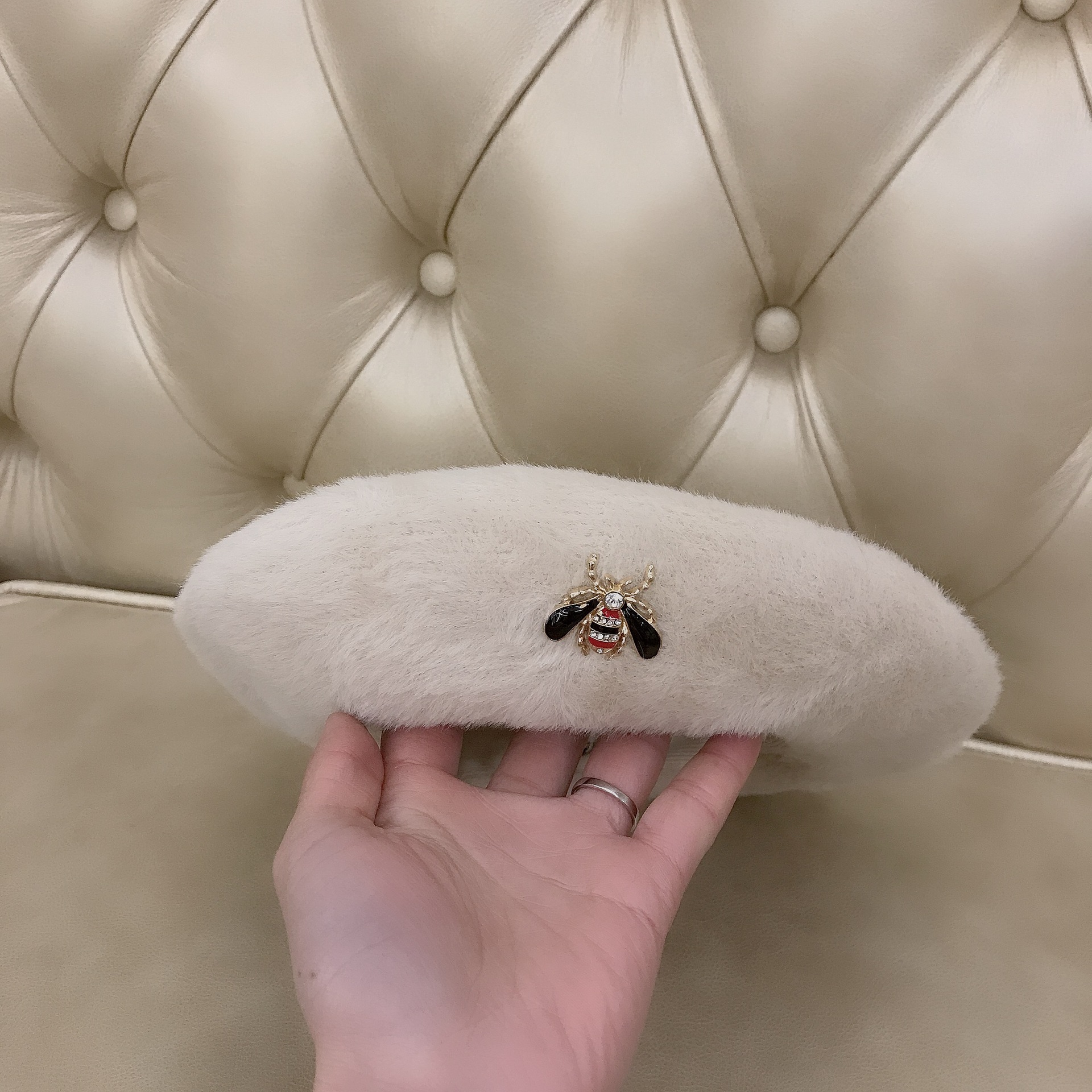 韩版日系纯色蜜蜂贝雷帽子女秋冬季仿水貂毛画家帽保暖时尚蓓蕾帽