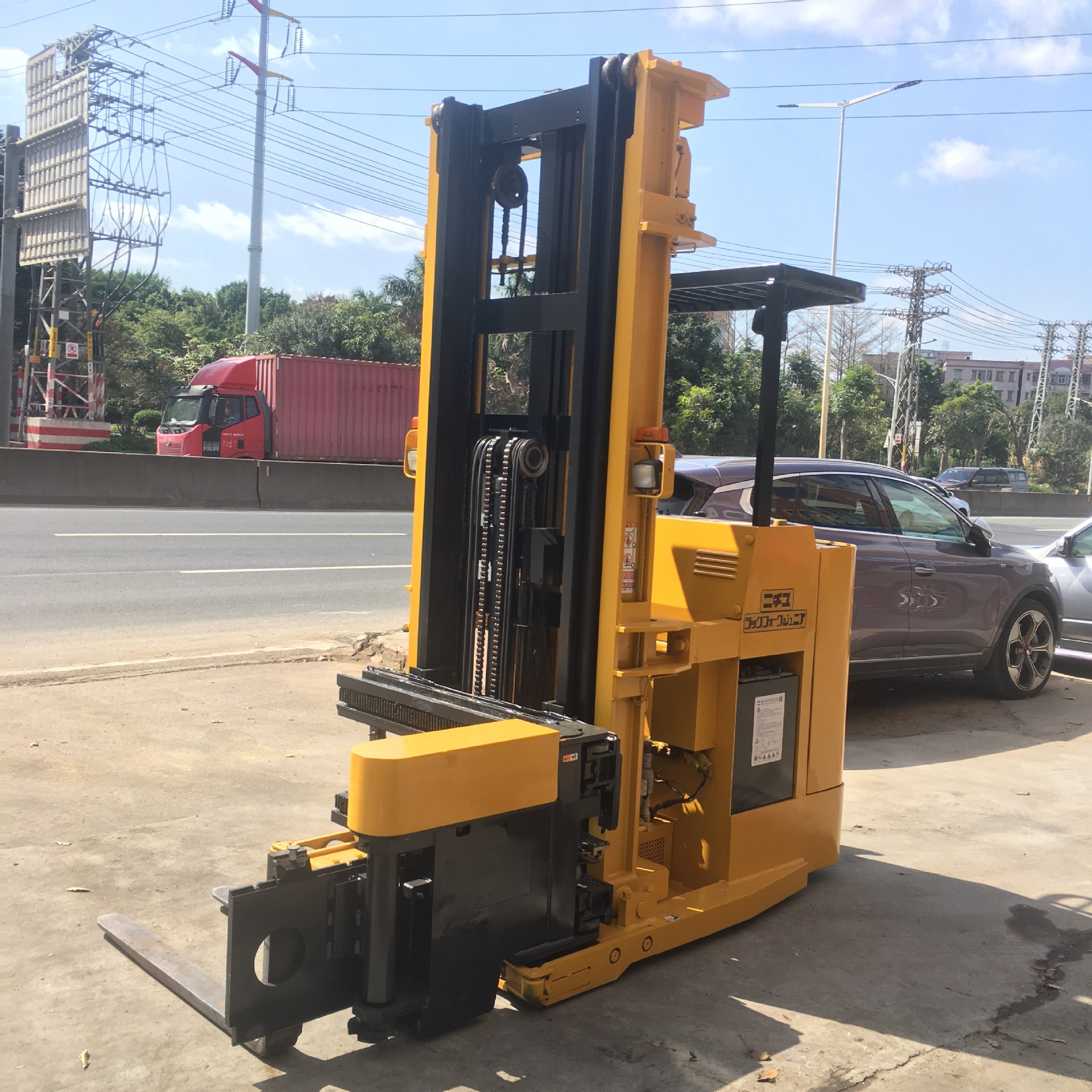 三向叉车三向电动堆垛车1吨升高6米三向叉车窄通道三向叉车