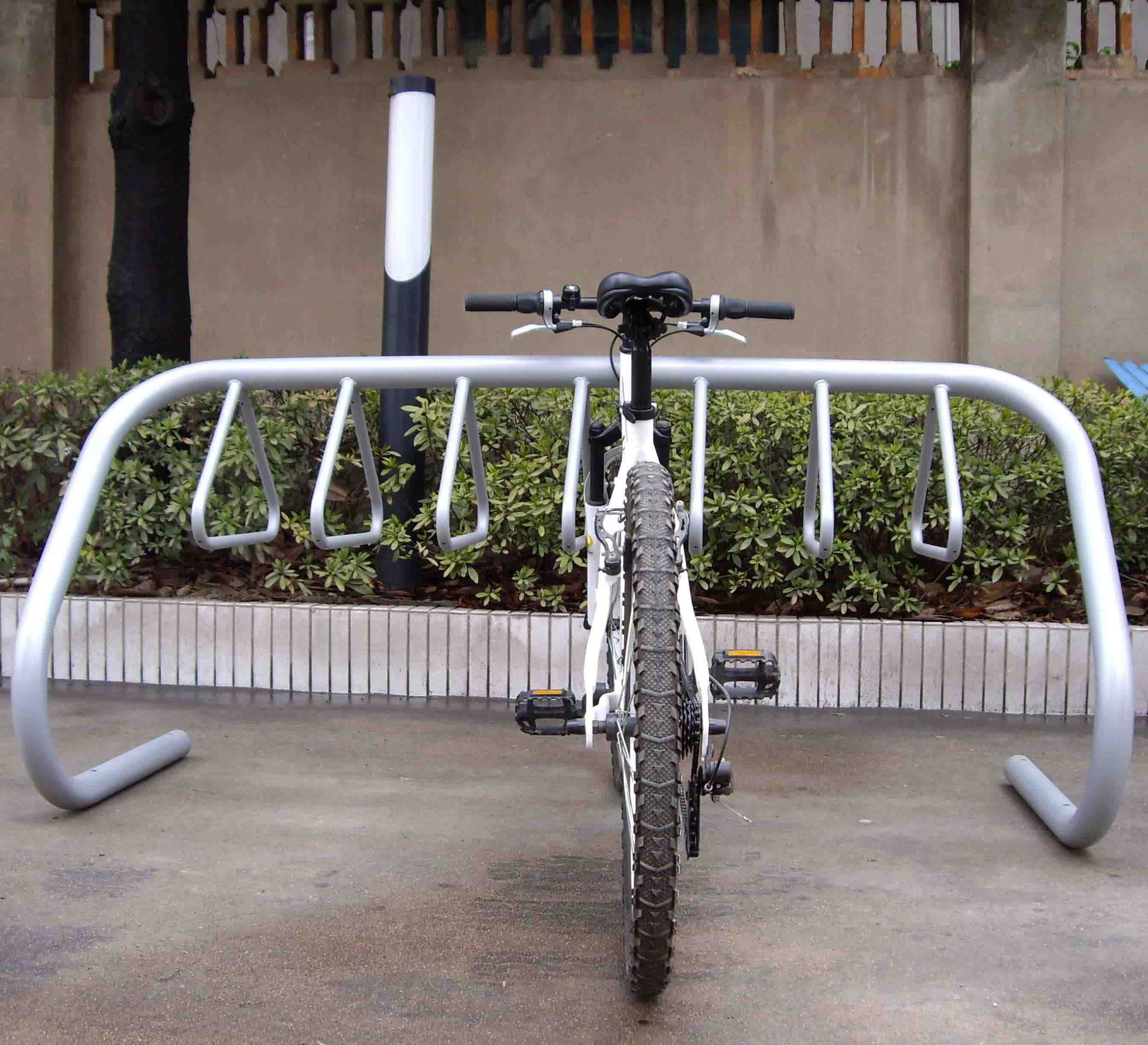 供应户外通用型非机动车停放架小区不锈钢自行车存放架 联排停放