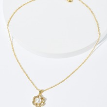 琳娜新款简约高级感铜项链花瓣型镶珍珠优雅气质520情人节礼物款