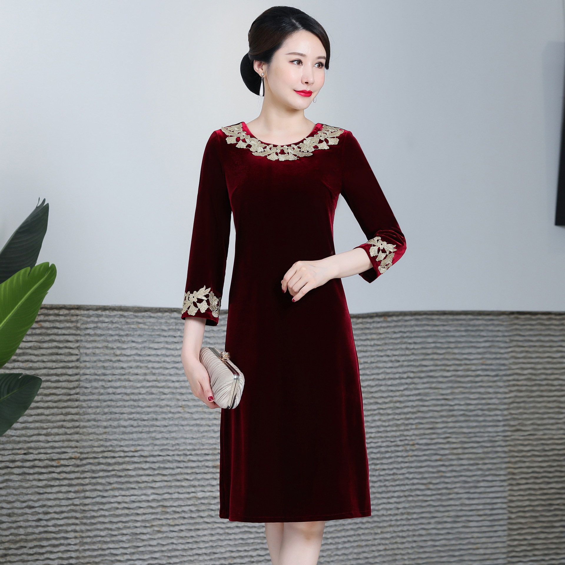 深圳秋季短款婚宴礼服丝绒旗袍小个子妈妈装连衣裙大码女裙子批发