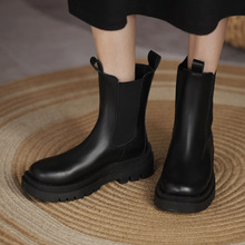 新款馬丁靴女2021年秋韓版英倫風煙筒靴休閑時尚中低筒切爾西單靴