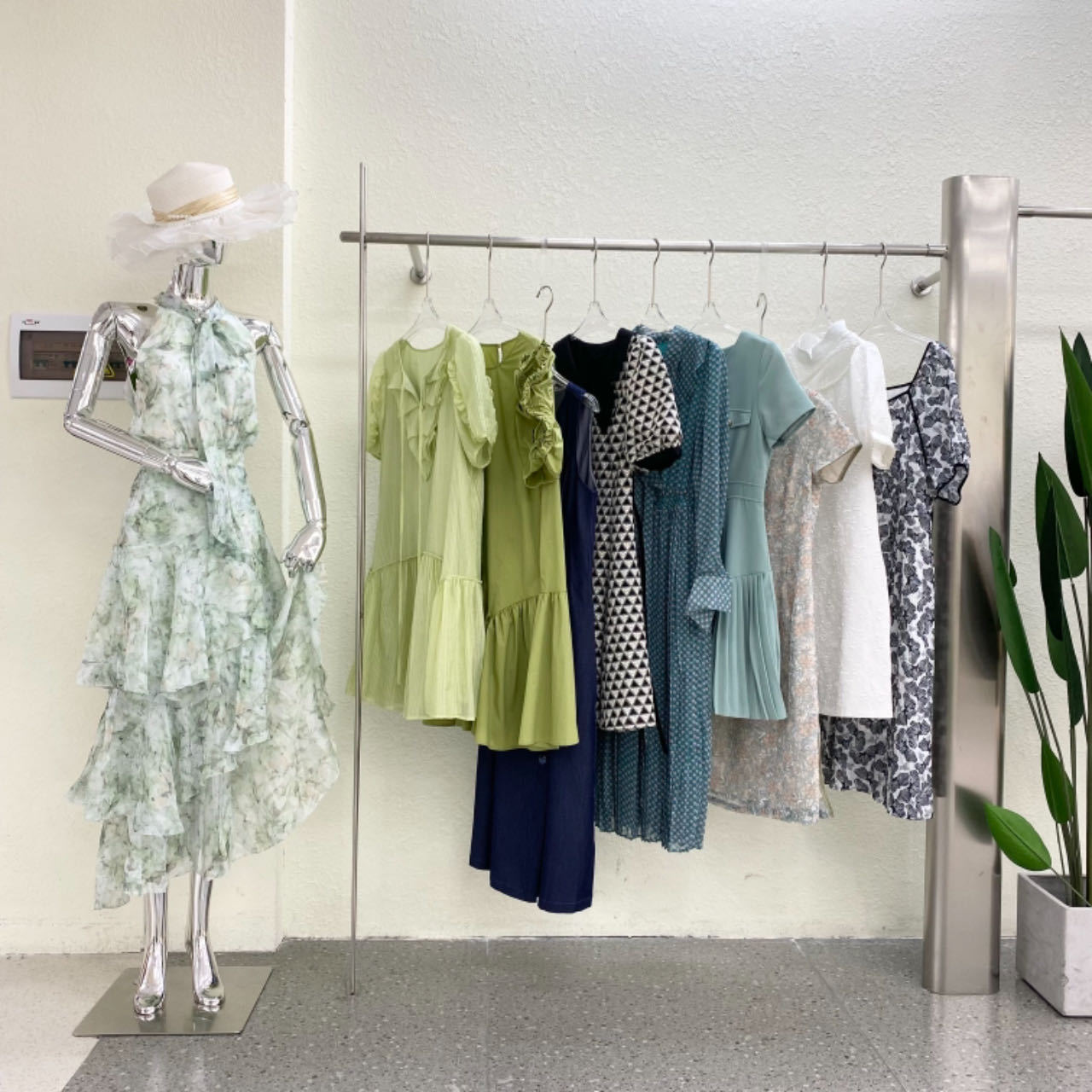 大牌剪标高定连衣裙批发品牌折扣女装商场撤柜尾单一手货源清仓