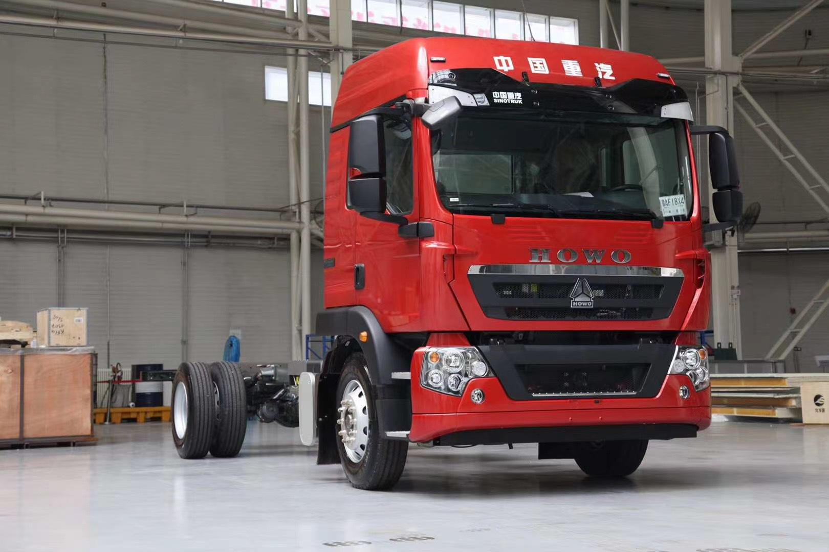 重汽豪瀚载货车4x2可做6.8米大箱火红18953179838