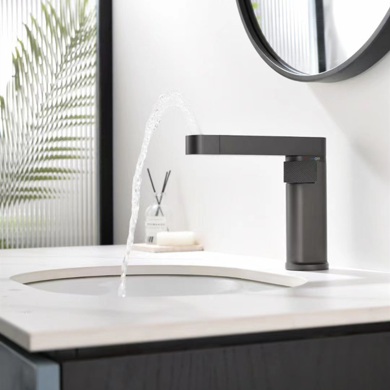 German White Digital Display Rotating Faucet Bathroom Washbasin Basin Hot and Cold Water Spray Pull Faucet Water Tap