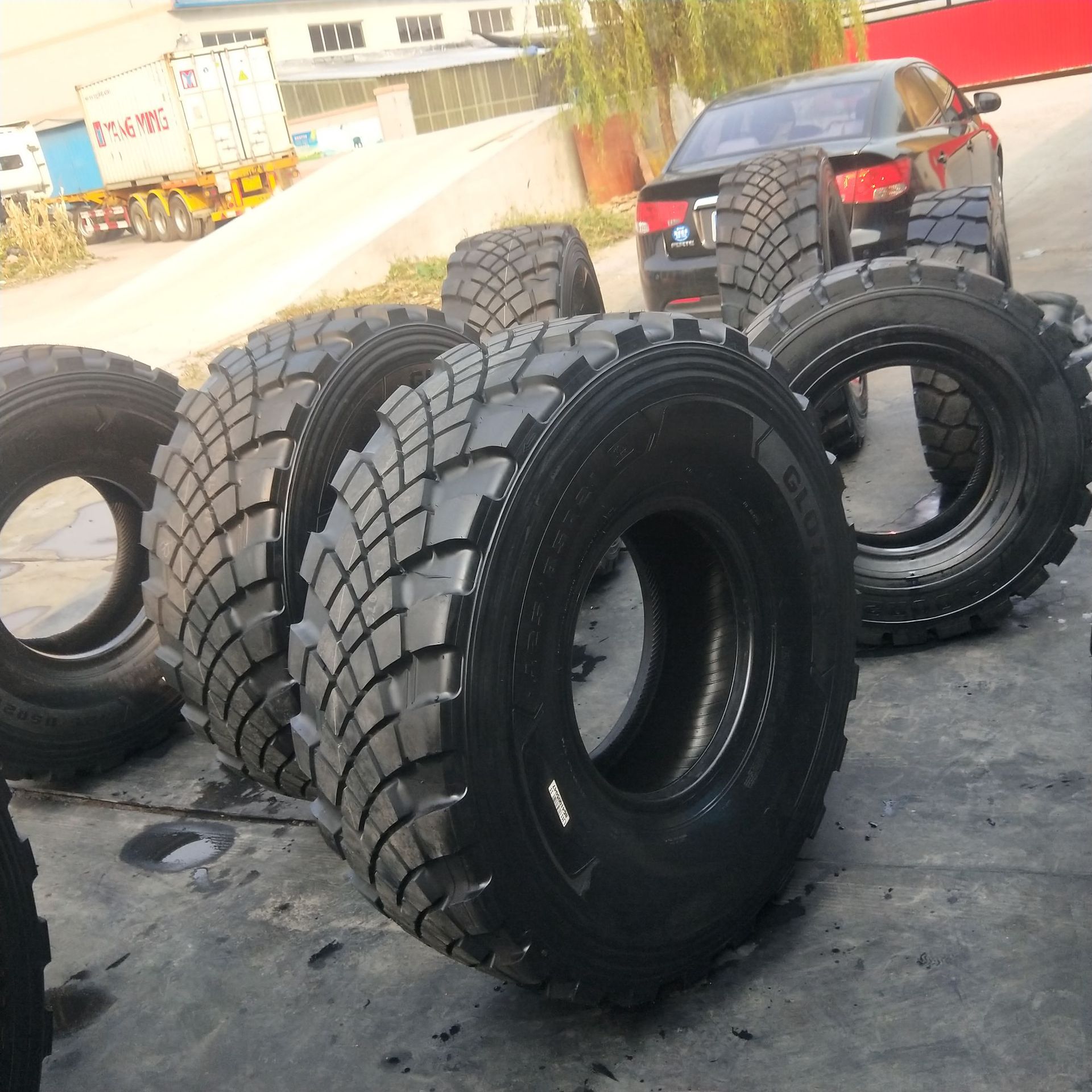 现货沙漠运输卡车越野轮胎425/85r21油罐车真空轮胎24r20.5 24r21