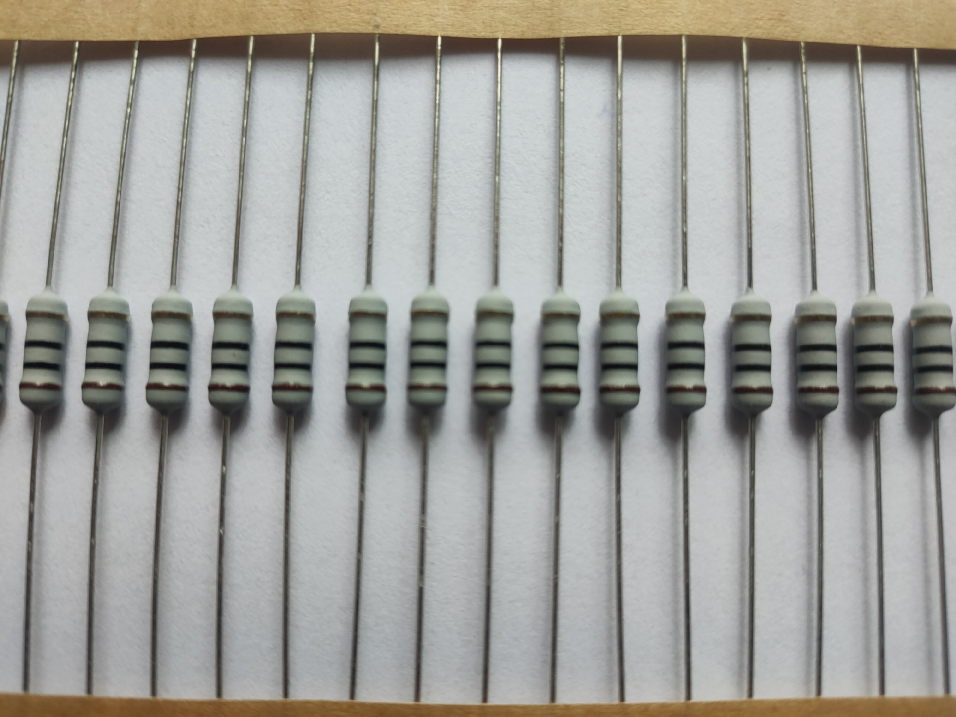 长期销售 金属氧化膜电阻 阻燃氧化膜电阻批发mof1ws -5欧