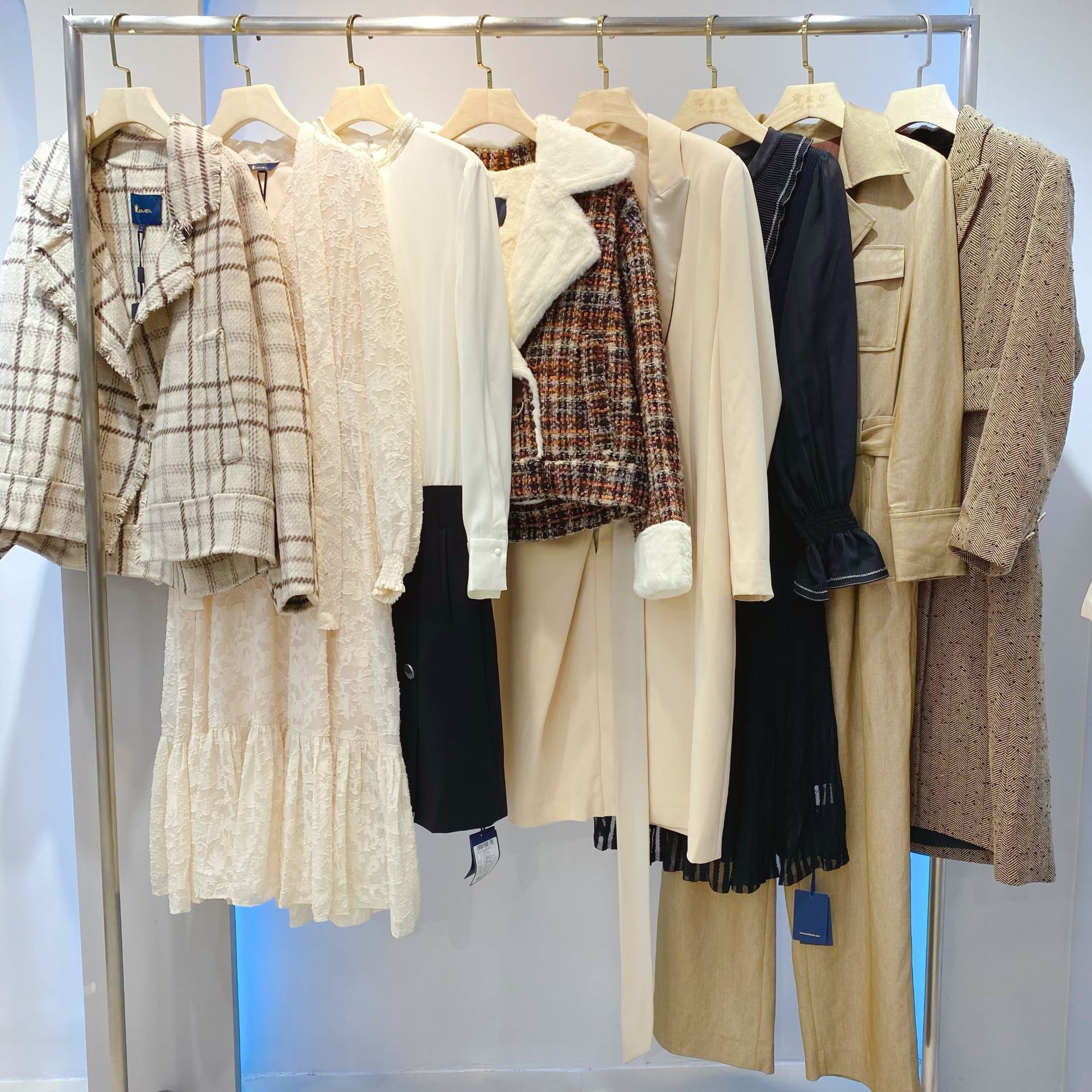 大码女装一手货源乐町品牌折扣女装档口新品拉夏贝尔尾货清仓批发