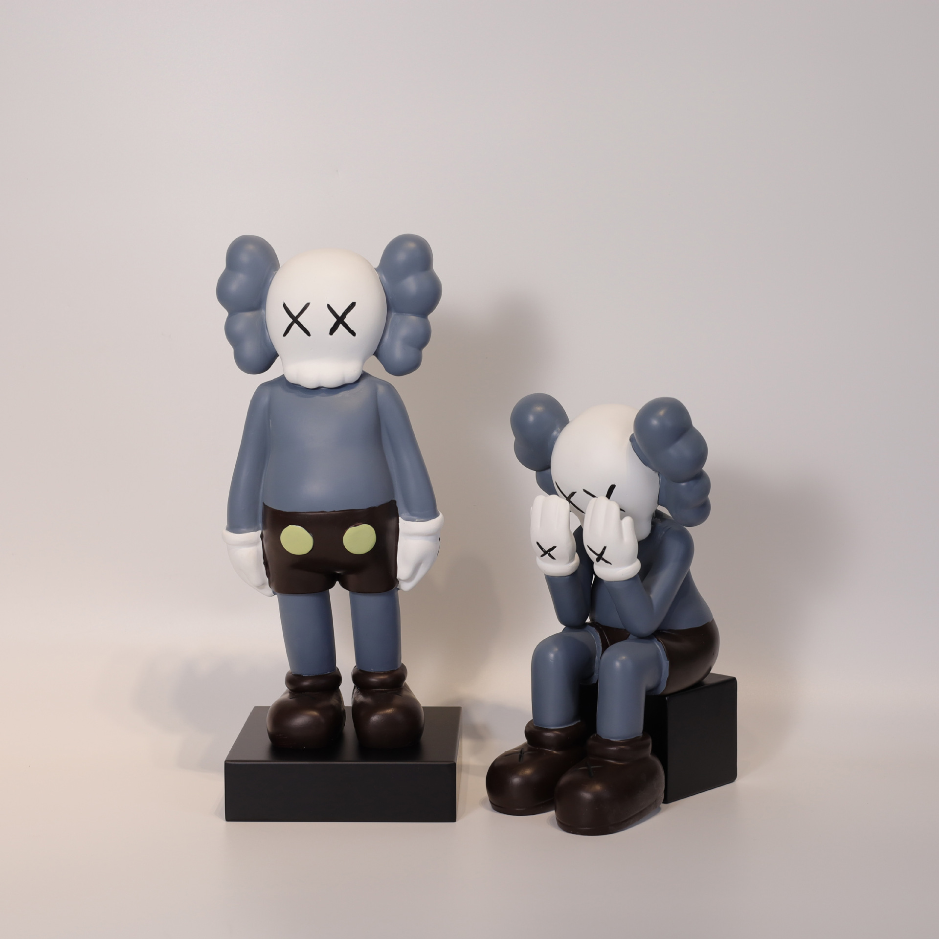现代艺术轻奢暴力熊摆件kaws芝麻街雕塑卡通公仔玻璃钢装饰工艺品