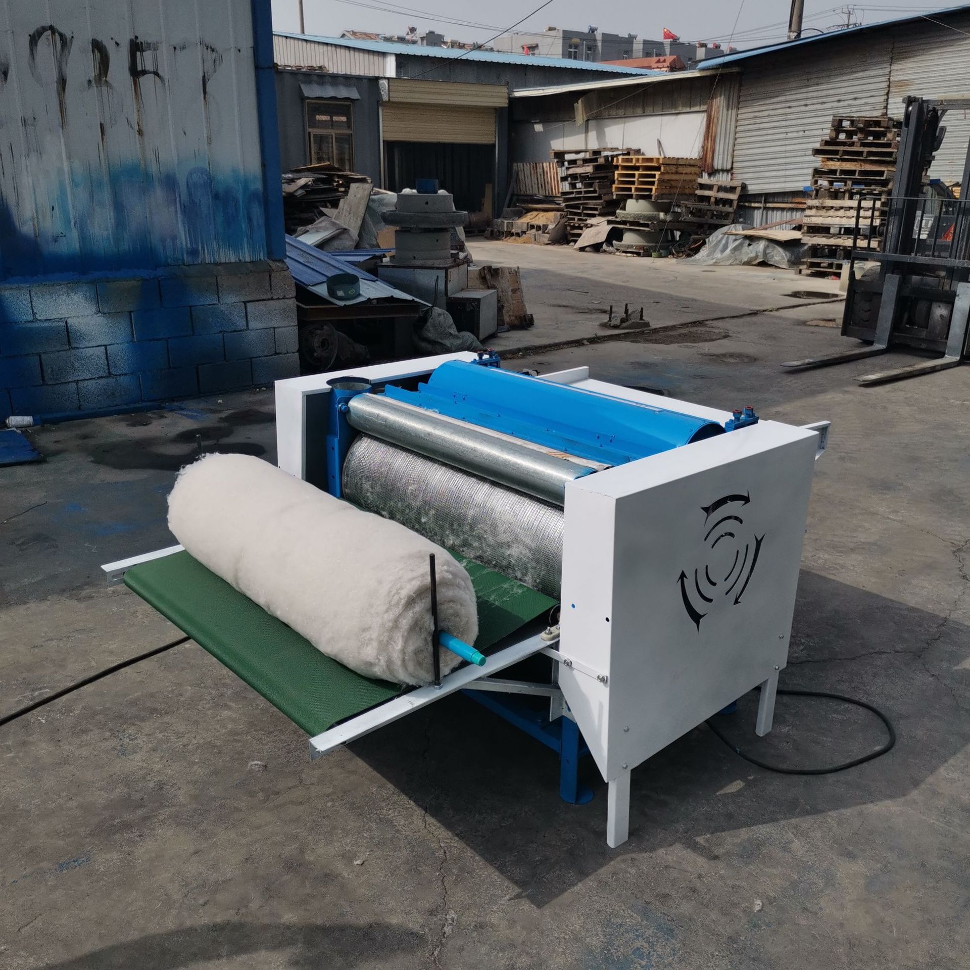 新型旧被套弹花机棉被制作梳理机视频 废羊毛梳理除杂设备批发