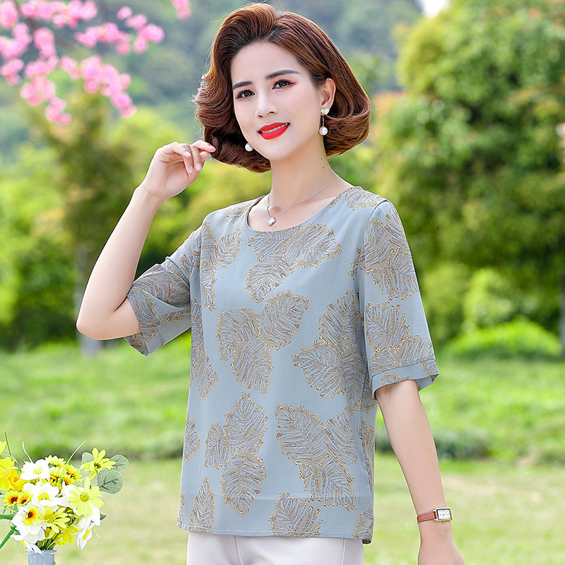新款妈妈夏装时尚洋气冰丝t恤中老年女装小衫老年雪纺短袖上衣服