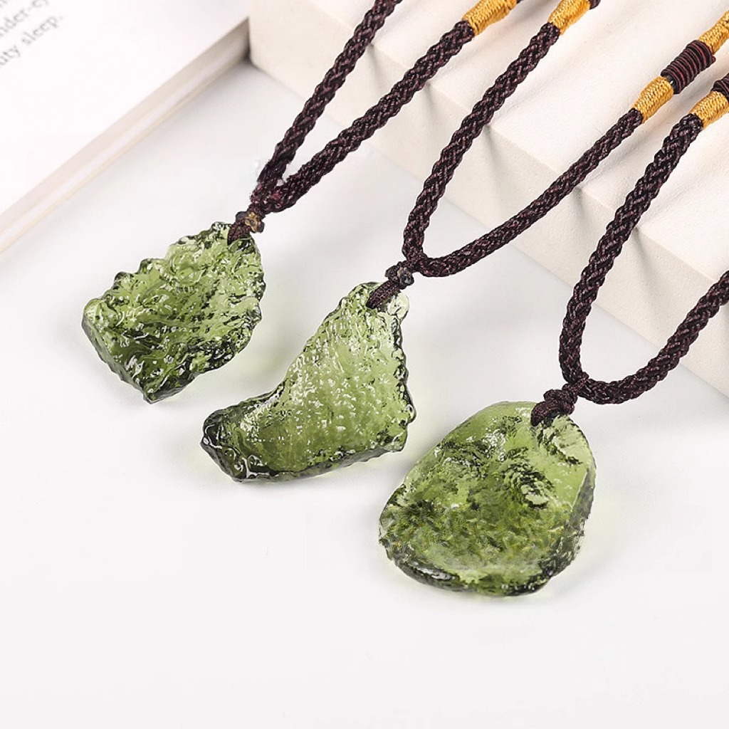 天然捷克陨石原石吊坠绿玻璃随形男女款吊坠跨境外贸直供装饰摆件