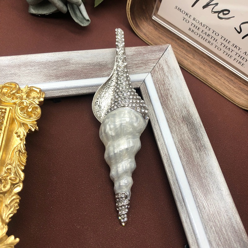 Qingdao Mid-Ancient Vintage Brooch High-Grade Enamel Glaze Diamond-Embedded Conch Pin Studs Ear Clip Factory Wholesale
