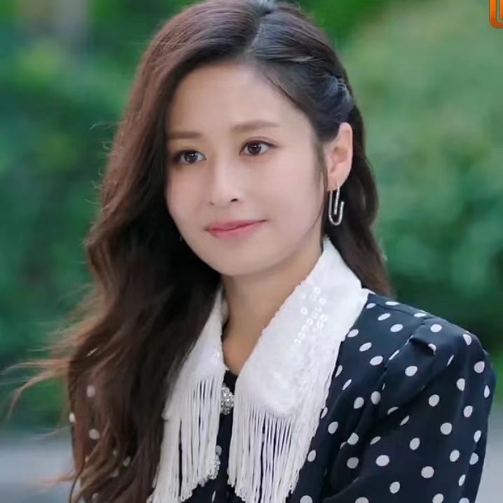 陪你一起长大颖儿明星林芸芸同款连衣裙气质夏轻季短袖修身波点