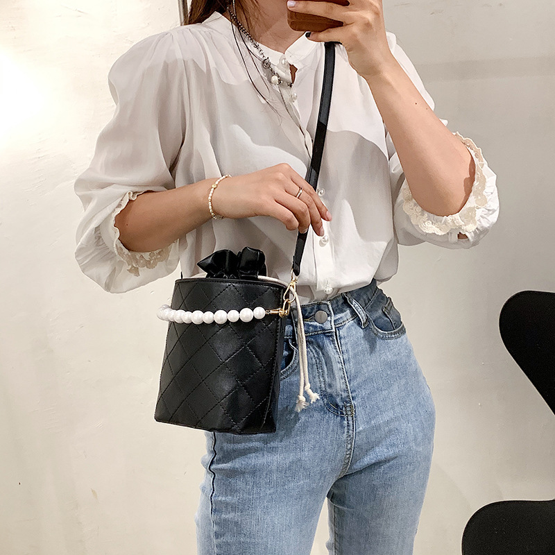 Pearl Hand Crossbody Bag Women's 2021 New Fashion Pu Women's Bag Simple Korean Style Single Shoulder Rhombus Bucket Bag