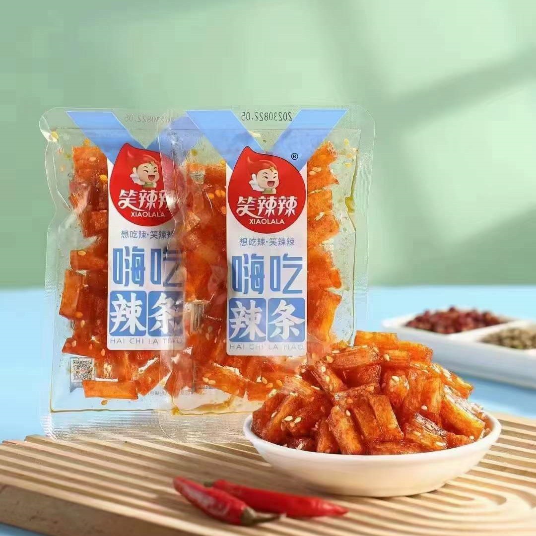 笑辣辣 嗨吃辣条 辣丝 面筋 臭干子 素牛筋 5斤一包-阿里巴巴