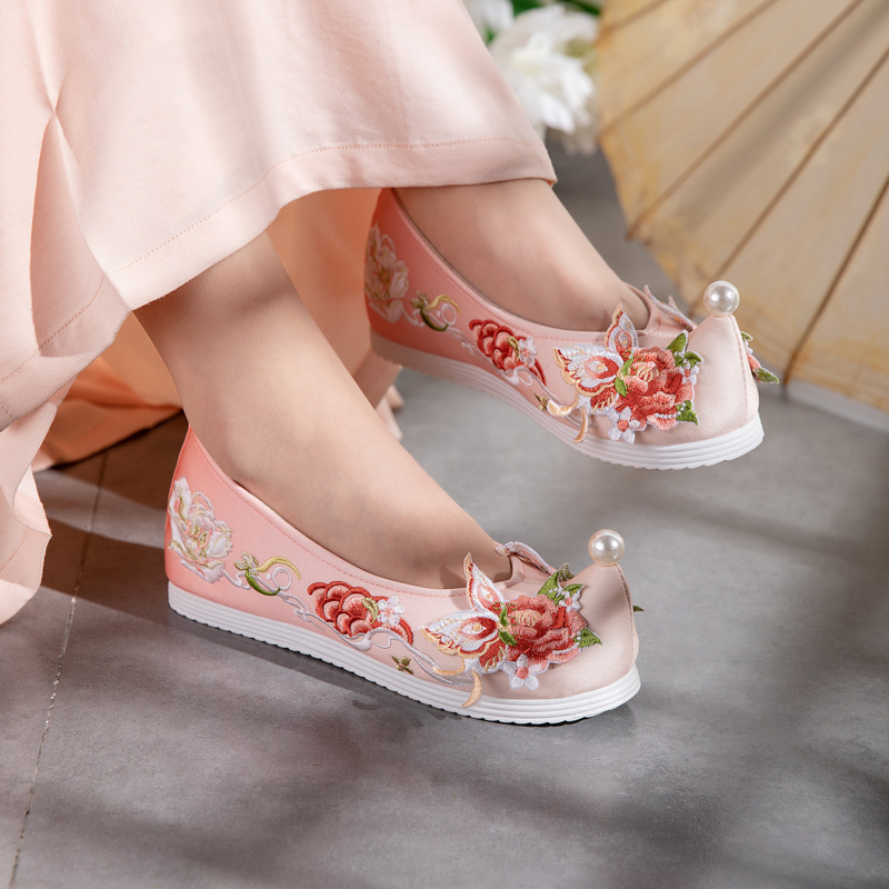 芸晓2024春季新款古装明制重工刺绣绣花鞋珍珠翘头布鞋古风汉服鞋