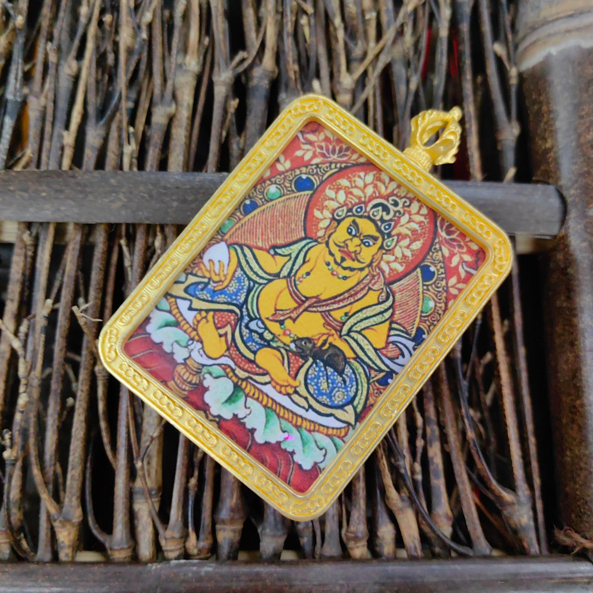Golden Gawu Box Thangka Zachilam in the past Life Carry Small Thangka Yellow God of Wealth Buddha Head Pendant Wholesale