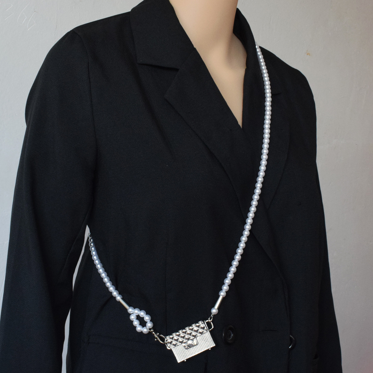 王一博鱼鱼同款金属复古链条珍珠腰链迷你斜跨金属小方包装饰配饰