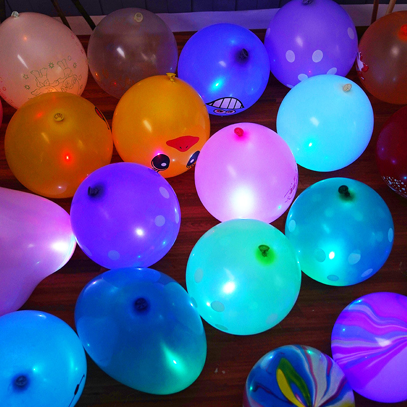 批发七彩闪光发光气球儿童玩具卡通图案广场夜卖微商地推发光气球