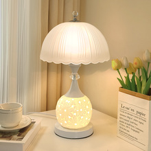 卧室台灯简约现代家用温馨浪漫结婚装饰玻璃陶瓷ins感床头灯