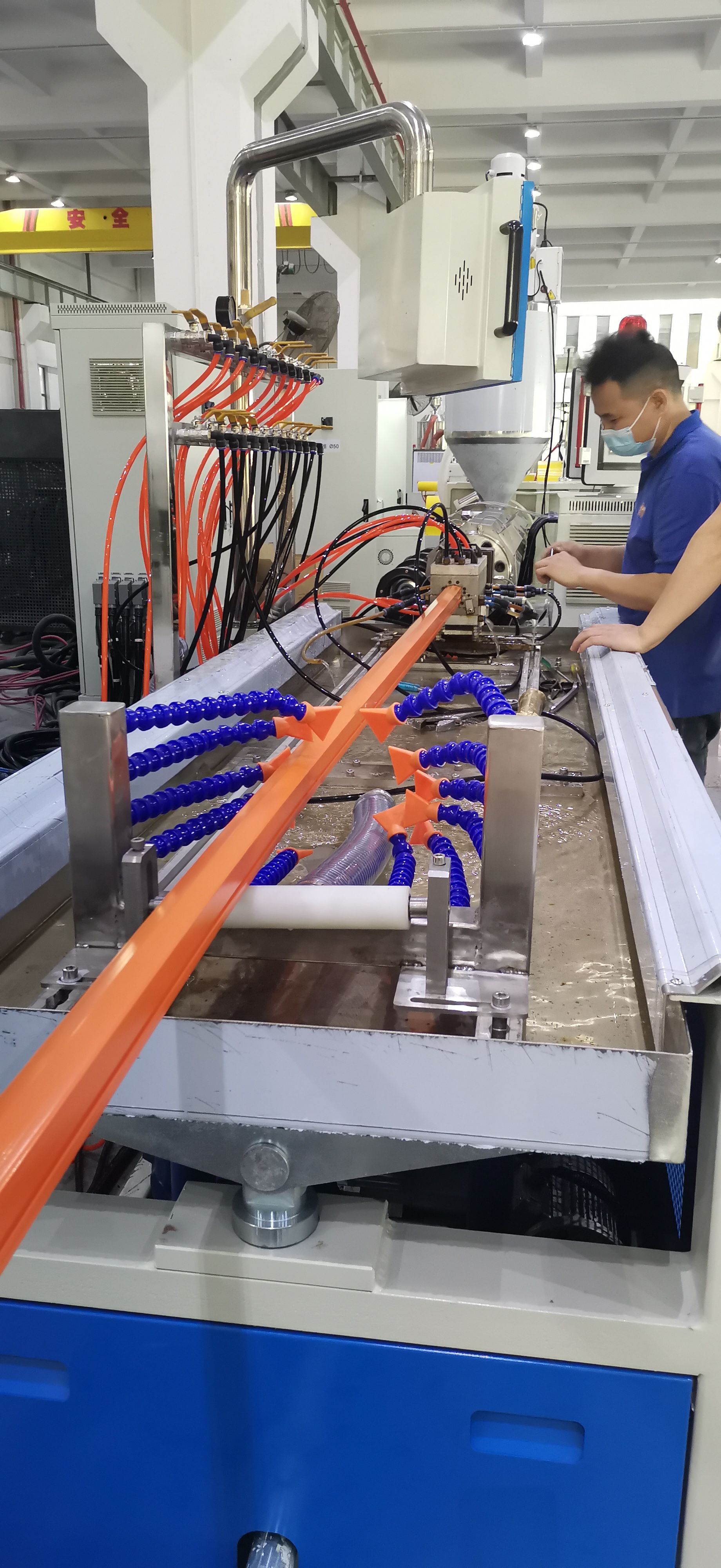 东莞燿安供应pvc异型材挤出设备,用于生产不同结构的pvc产品