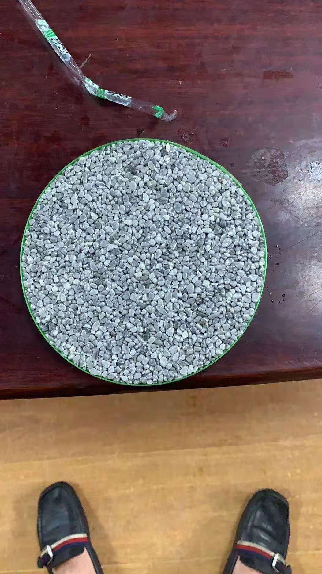 现货批发黑黄红灰彩色米石 洗米石 园林绿化盆栽装饰用磨圆石米