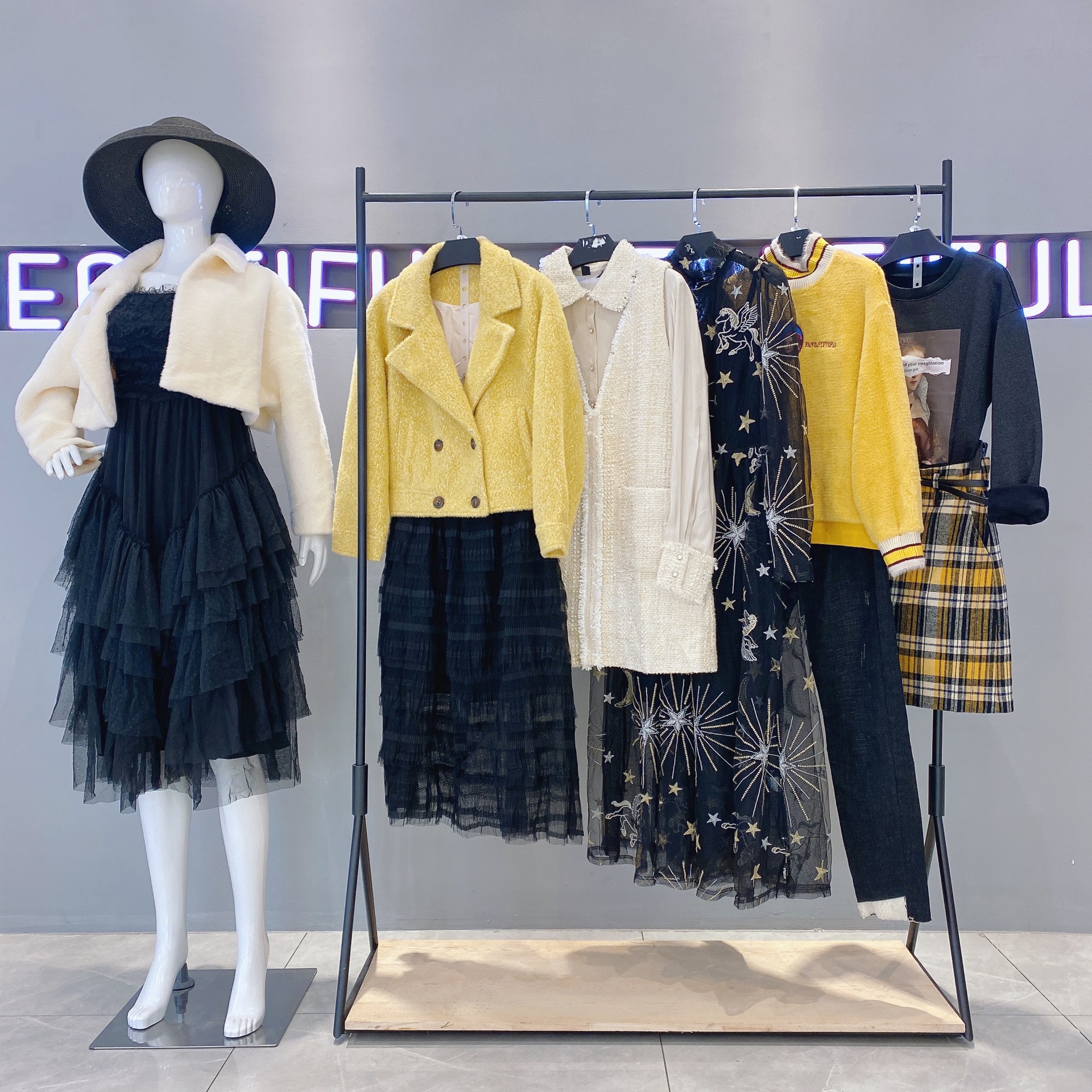 蔓诺蒂库存尾货清仓 品牌折扣女装批发货源 剪标外贸尾单正品乐町