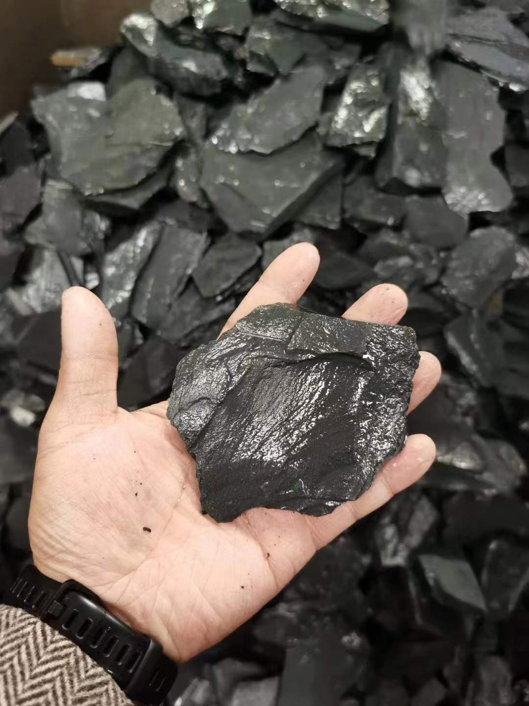 黑色瓜片石 铺墙贴水池用瓜子片石 园林铺面石大小规格可挑选