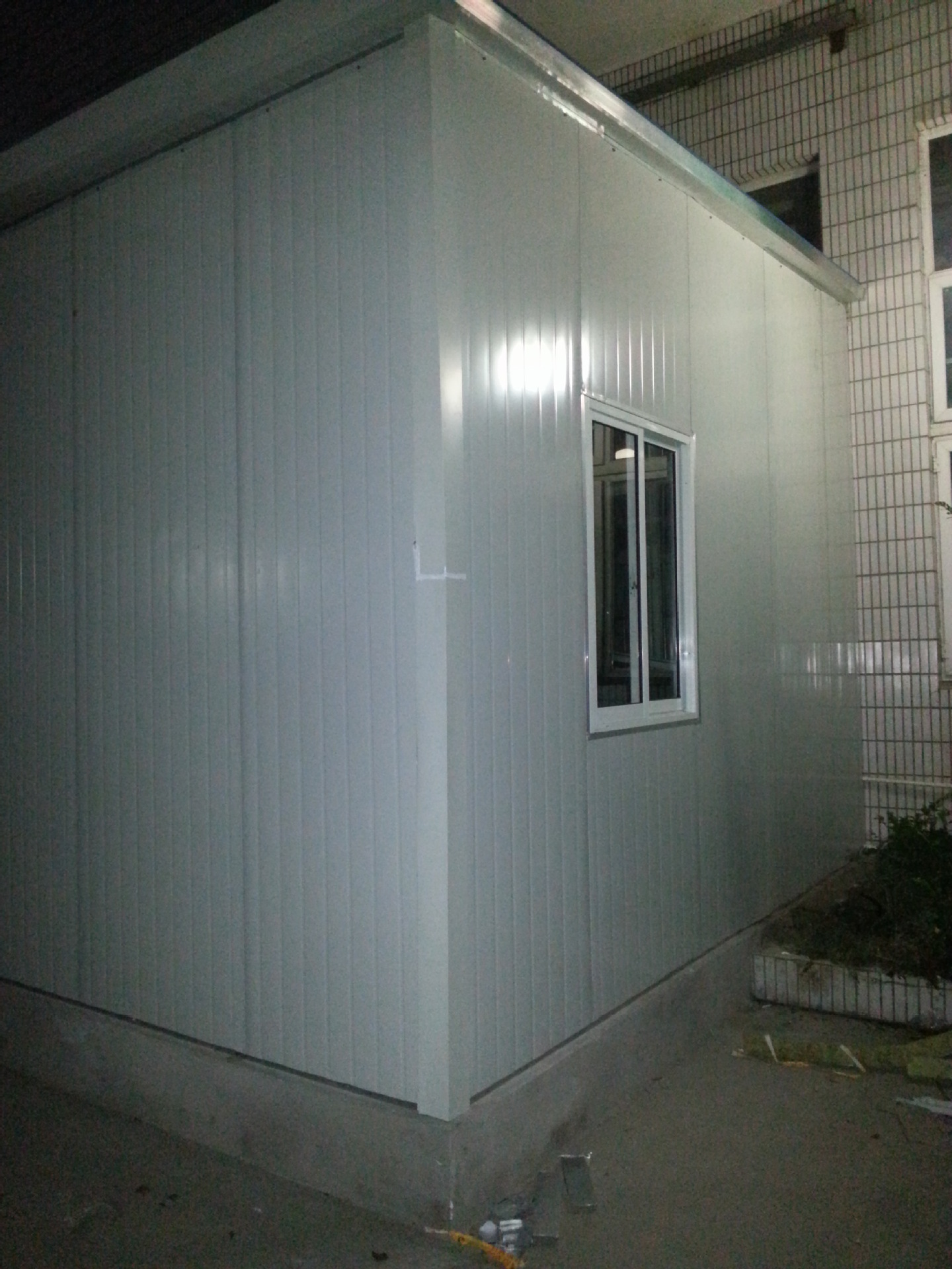 厂家销售岩棉夹芯板活动房楼顶活动房