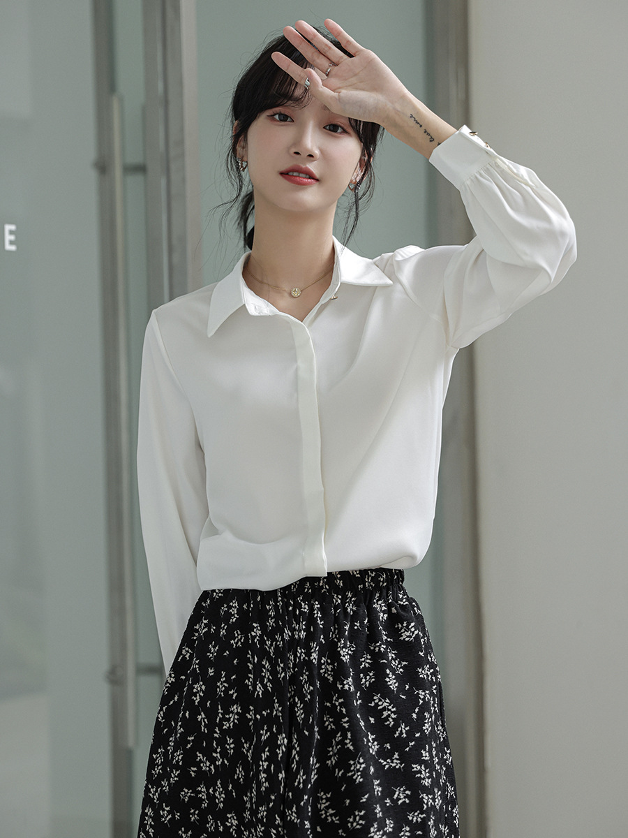 白色长袖衬衫职业正装大学生面试法式缎面上衣春心机扣气质衬衣女