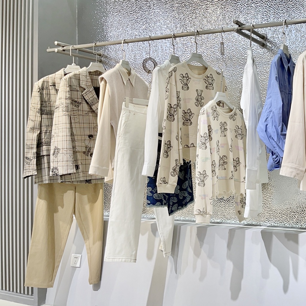 六眼飞鱼lyfy品牌折扣女装批发,禾等实体店批发货源视频看货-阿里巴巴