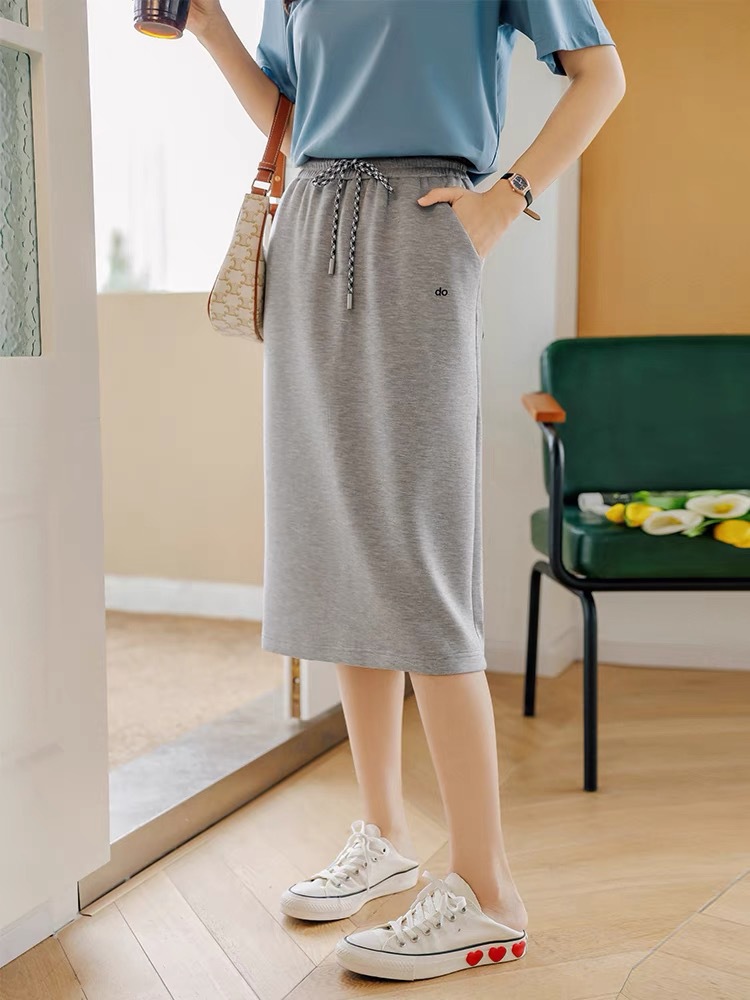 深圳南油 休闲运动抽绳半身裙女遮胯显瘦开叉中长款包臀裙