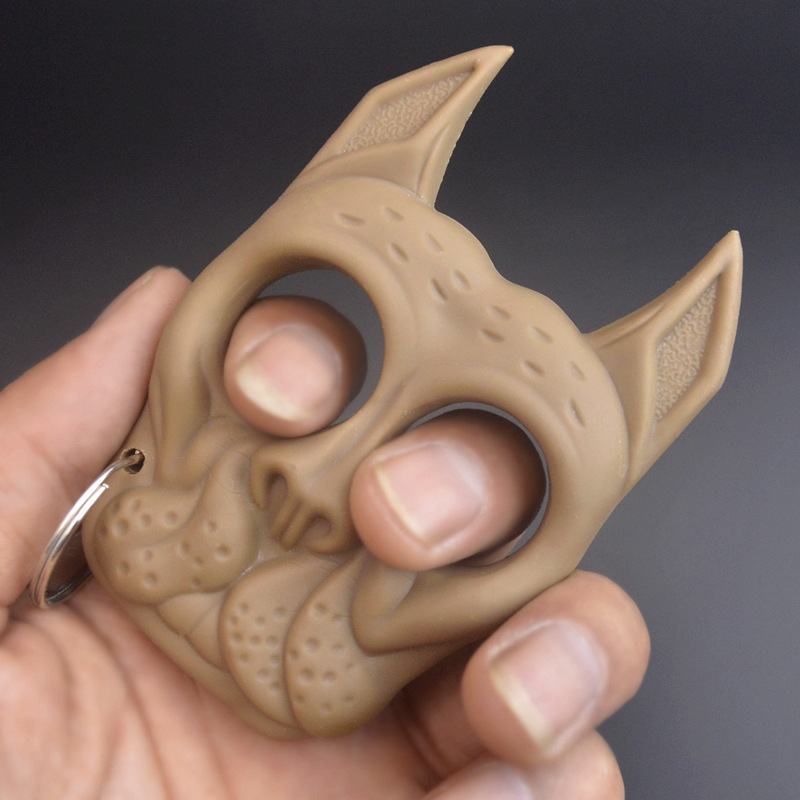 创意斗牛犬护身符女子防身包包挂件硬质两指狗头拳扣二指虎钥匙扣