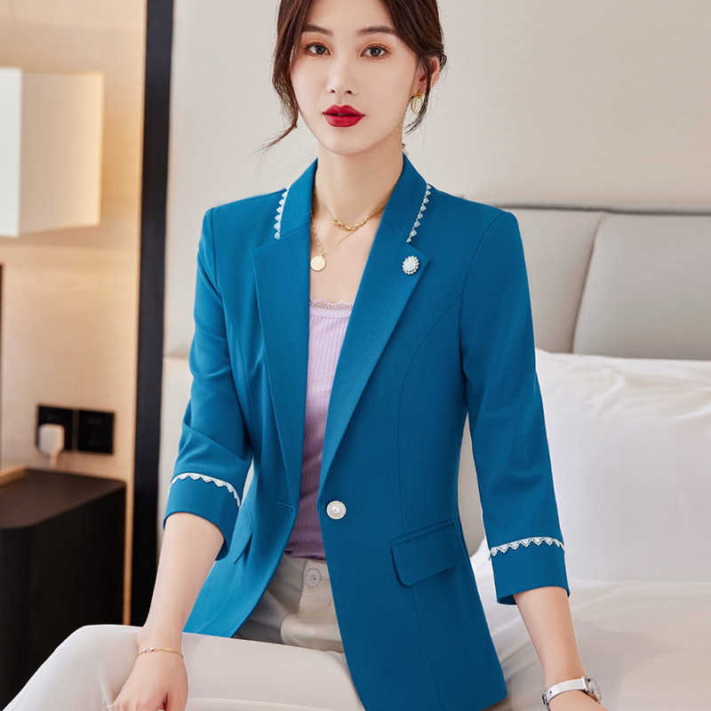 深蓝色职业女西服