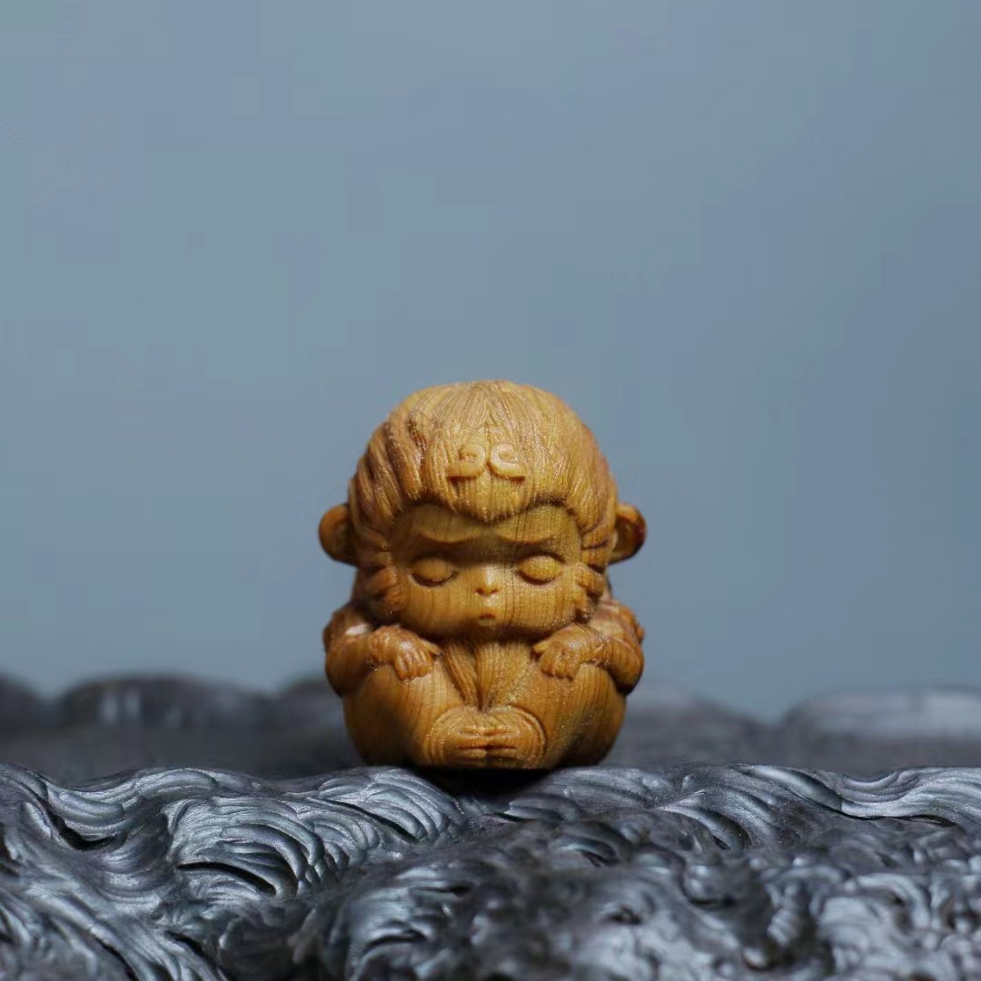 崖柏木雕刻小猴子手把件生肖猴动物钥匙扣挂件抖音网红款工艺品