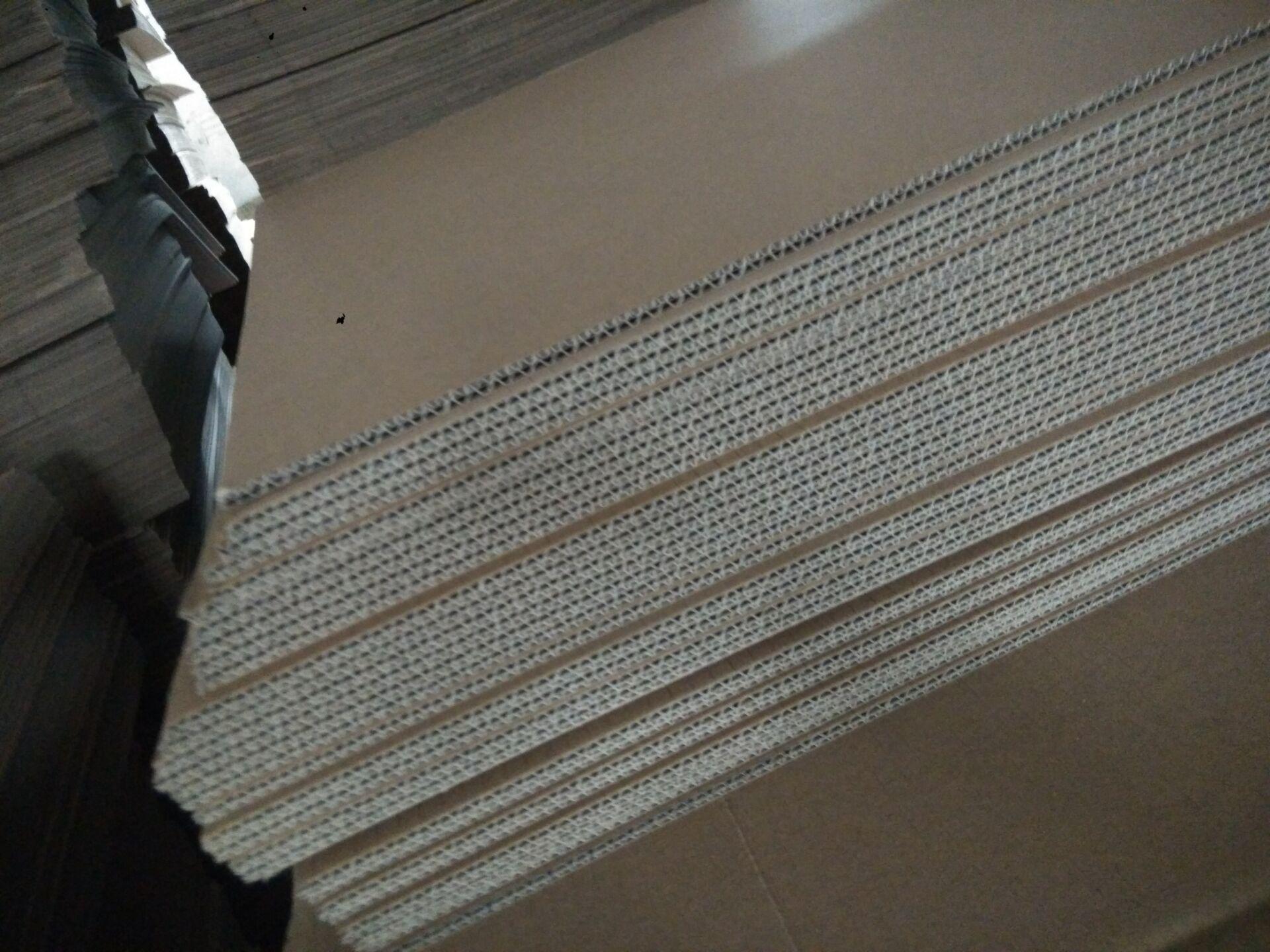 瓦楞纸箱隔板纸板三层五层印刷牛皮包装纸箱纸板